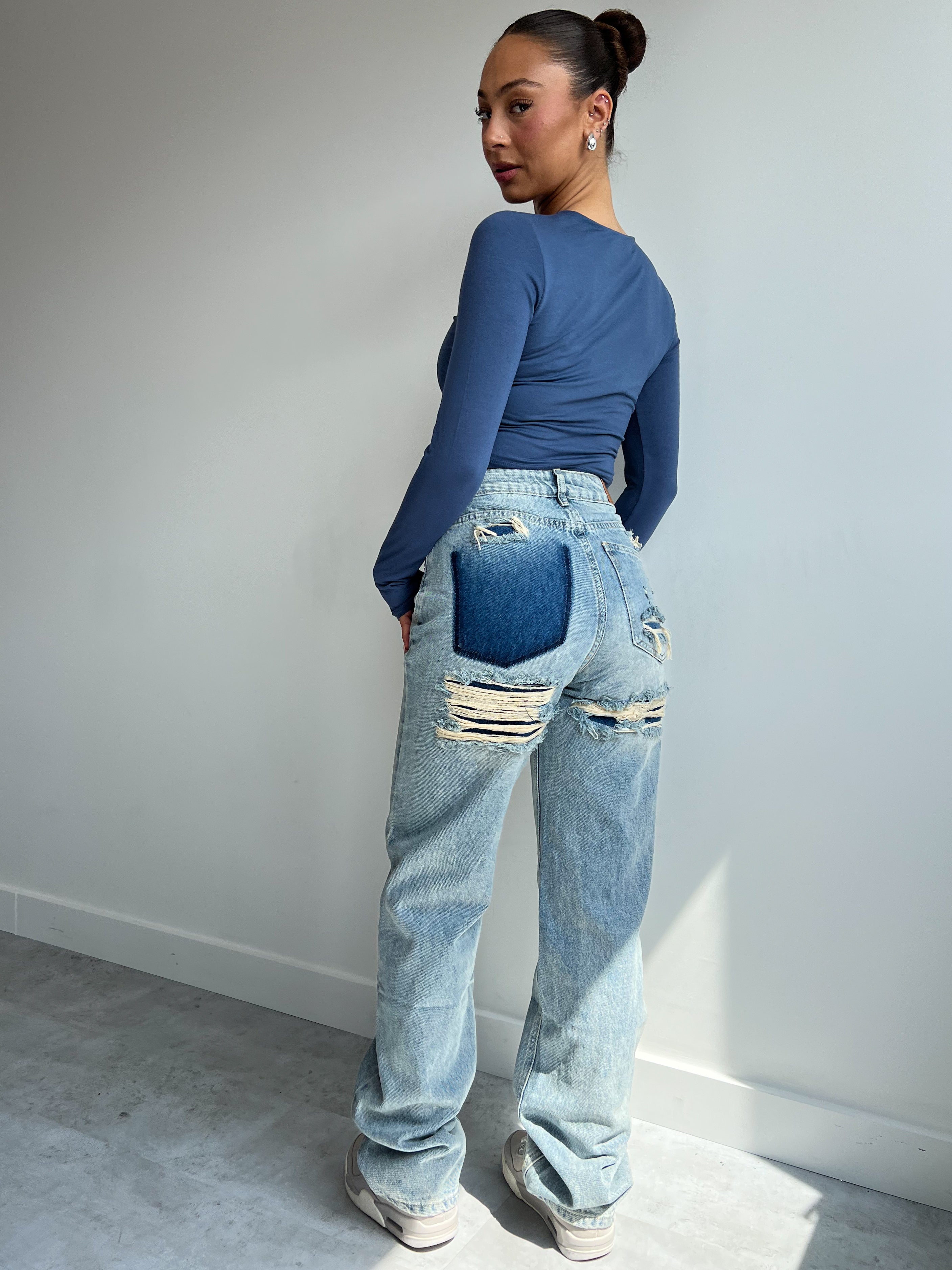 JEANS STRAPPATI VIRALI