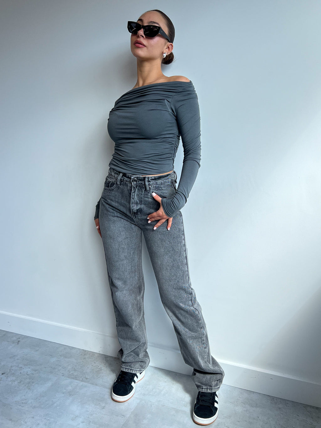 JEANS STRAPPATI VIRALI