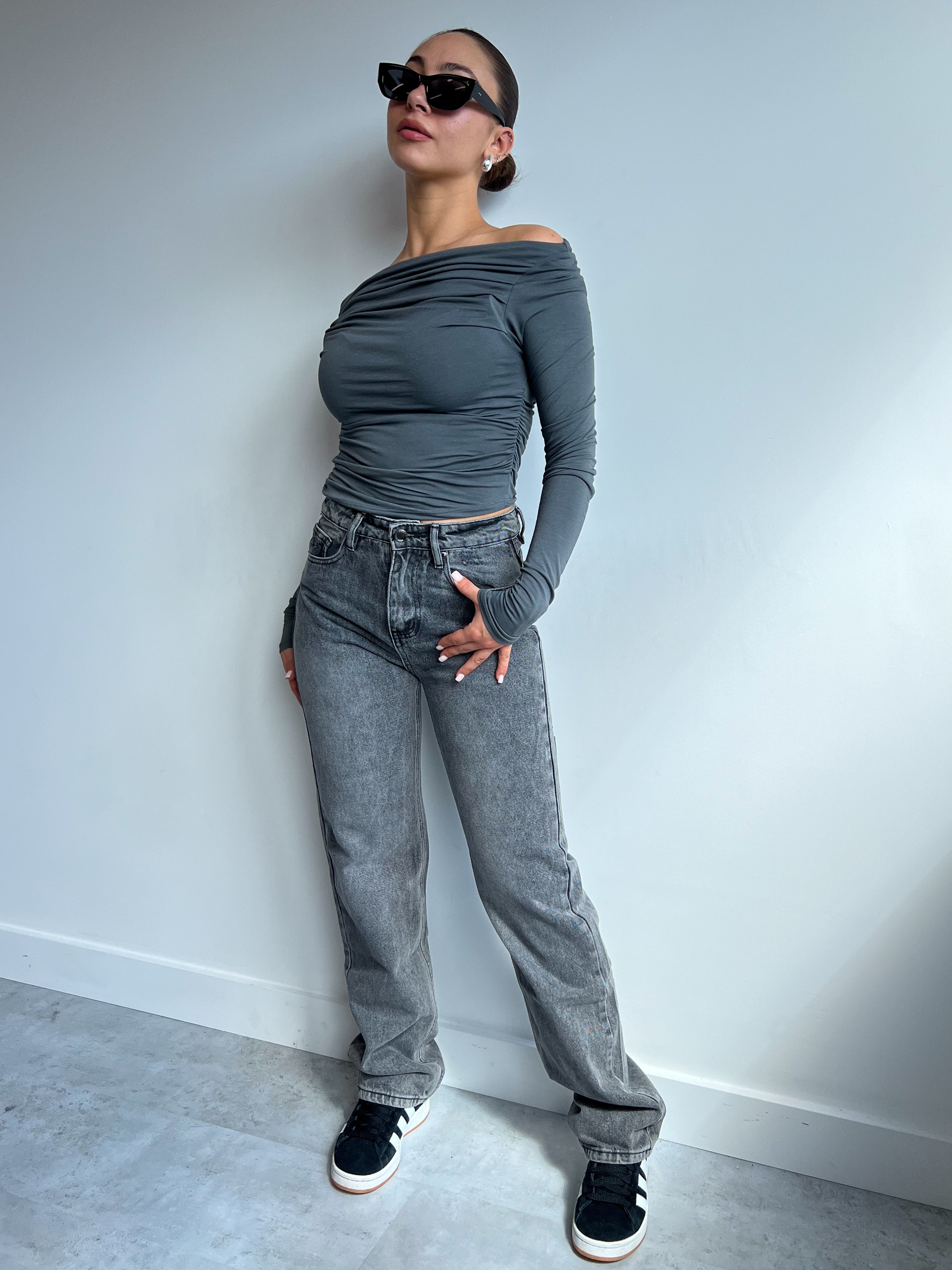 JEANS STRAPPATI VIRALI