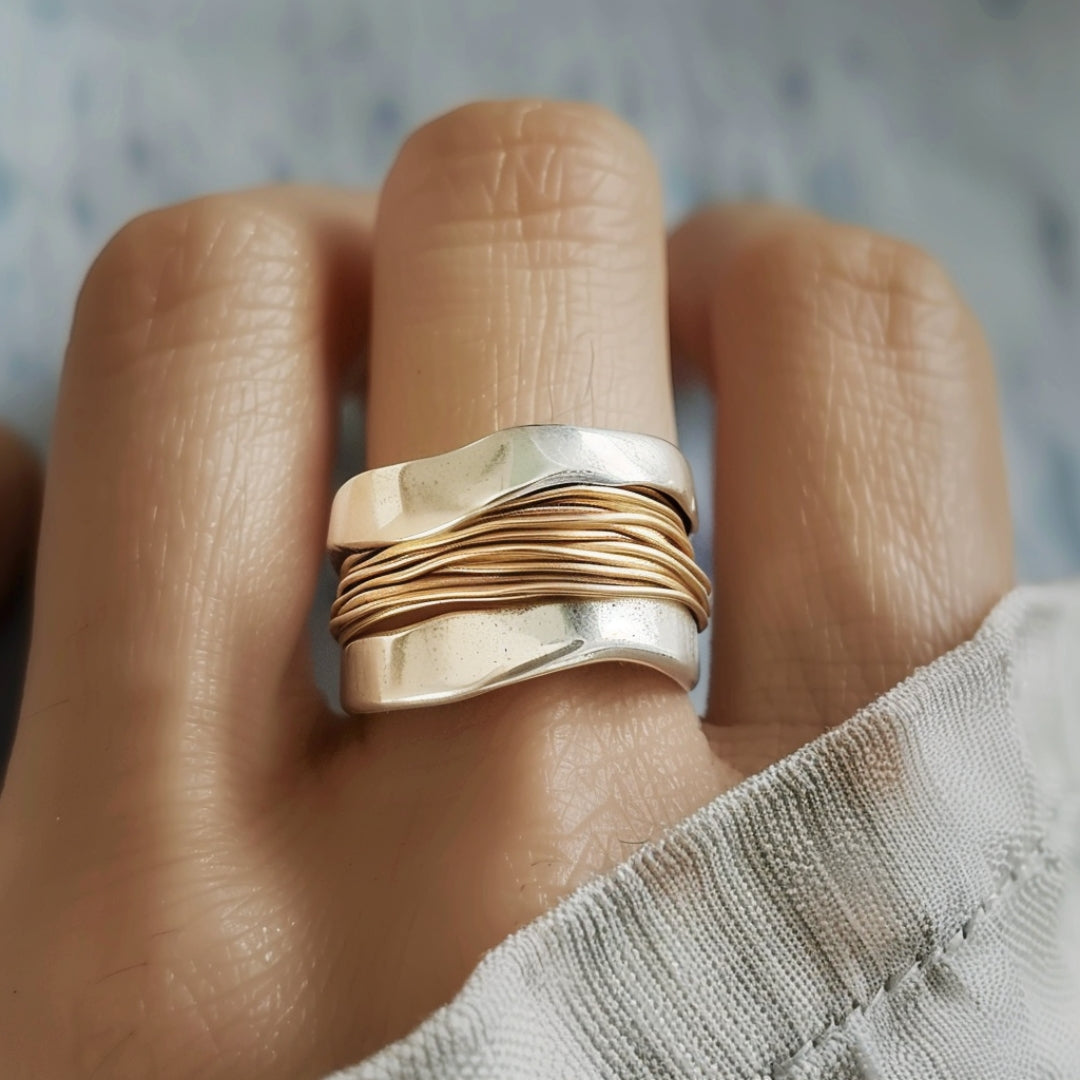 Zilveren ring met gouden draden