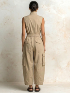 Nicoletta | Tuta cargo utility senza maniche in cotone beige con zip frontale