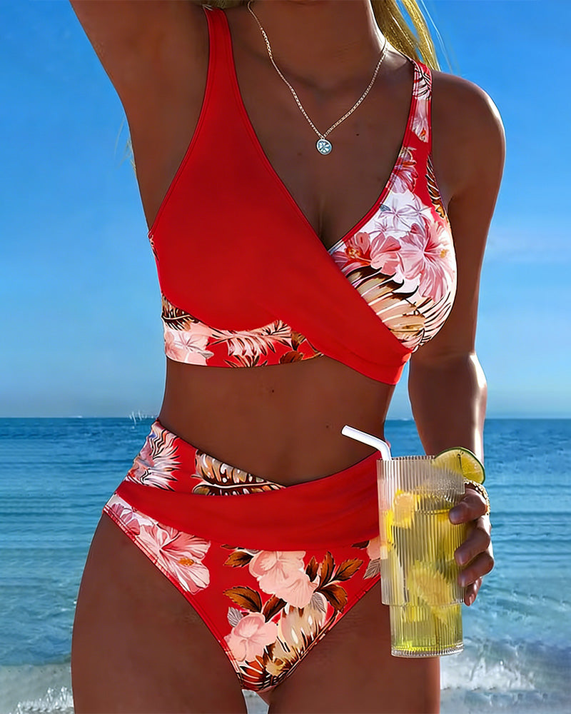 Bikini con stampa floreale a contrasto in spacco