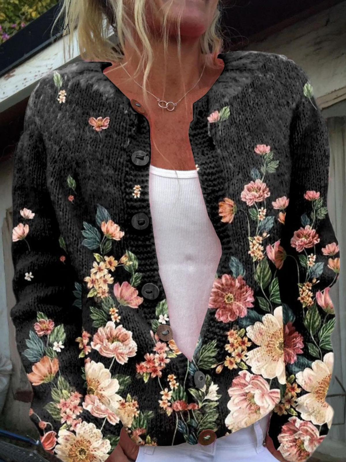 Vittoria | Cardigan Vintage a Fiori su Fondo Nero