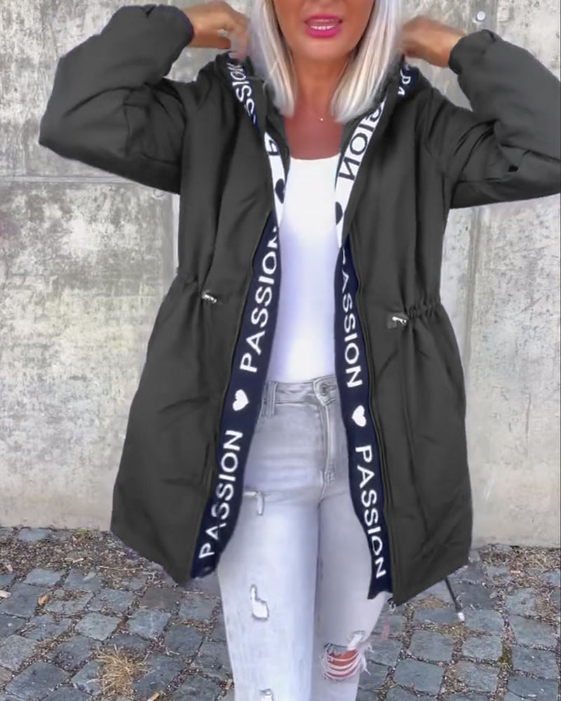 Casual jas met capuchon en trekkoord in letterpatroon