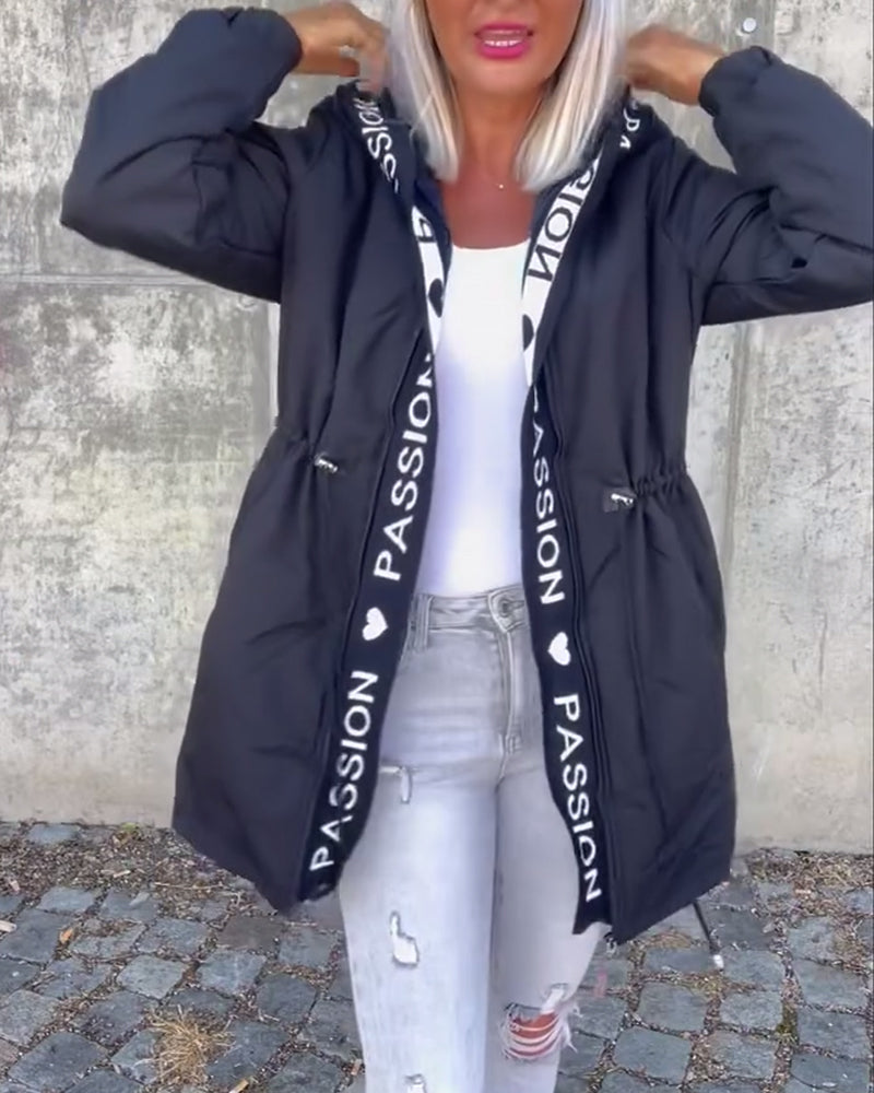 Casual jas met capuchon en trekkoord in letterpatroon
