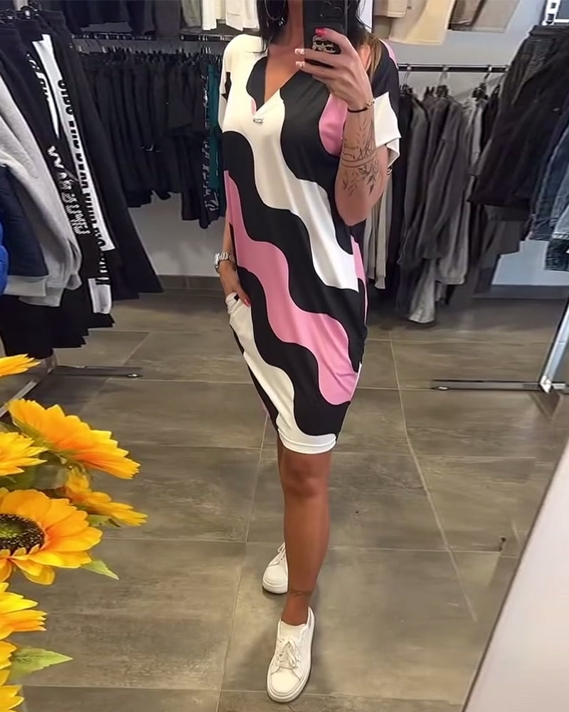 Emma | V-hals jurk met wavepatroon