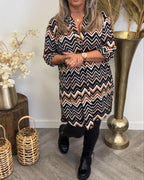Julia | Jurk met V-hals en Golvenprint