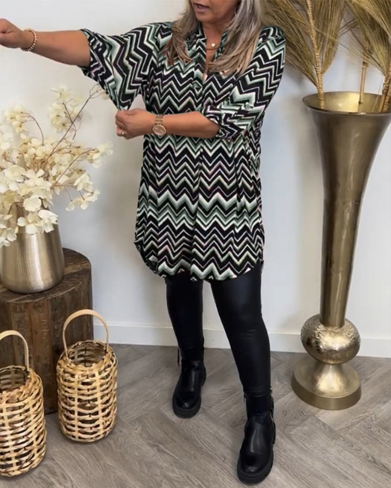 Julia | Jurk met V-hals en Golvenprint