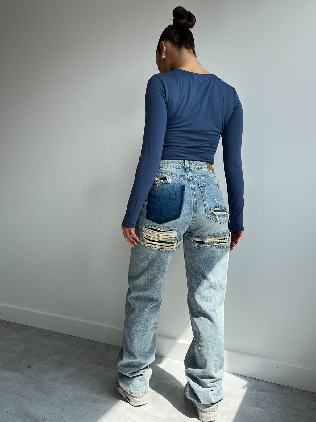 JEANS STRAPPATI VIRALI