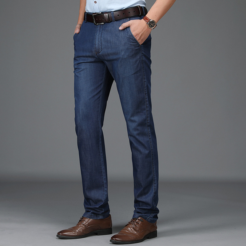 Jean Van Rekbaar Denim Met Een Klassieke Passvorm Voor Mannen