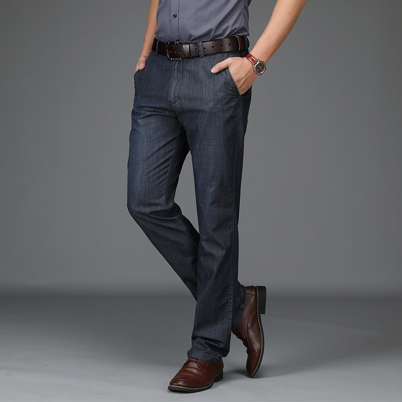 Jean Van Rekbaar Denim Met Een Klassieke Passvorm Voor Mannen