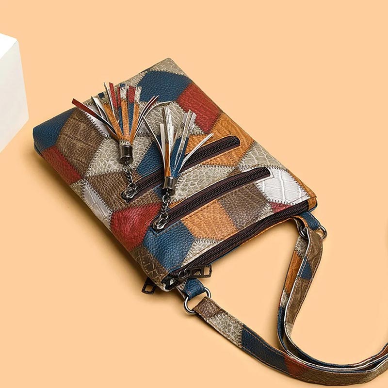 Borsa a Tracolla Colorina con Pompon – Motivo Geometrico Multicolore