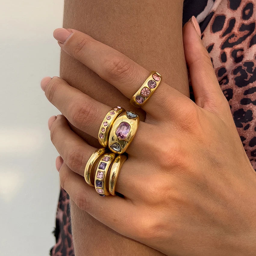 Set van 6 Goudkleurige Ringen met Paarse Zirkoon – Verstelbaar & Luxe Afwerking