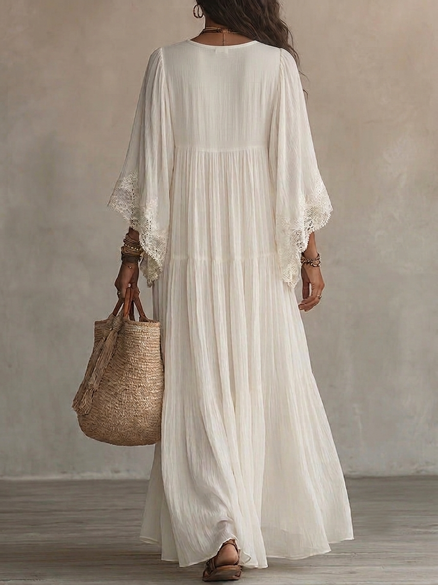Fiore | Lange ivoorkleurige chiffon jurk met vleermuismouwen en wit kant