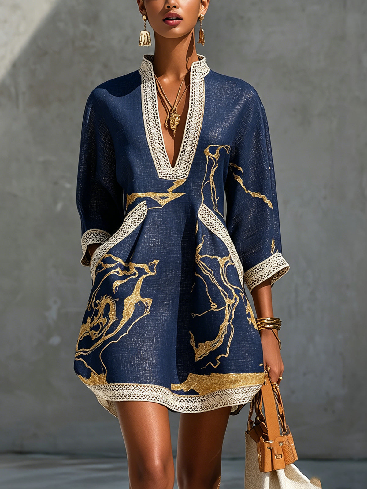 Cosetta | Mini Abito in Pizzo Crochet Blu Navy a Motivi Dorati e Scollo a V