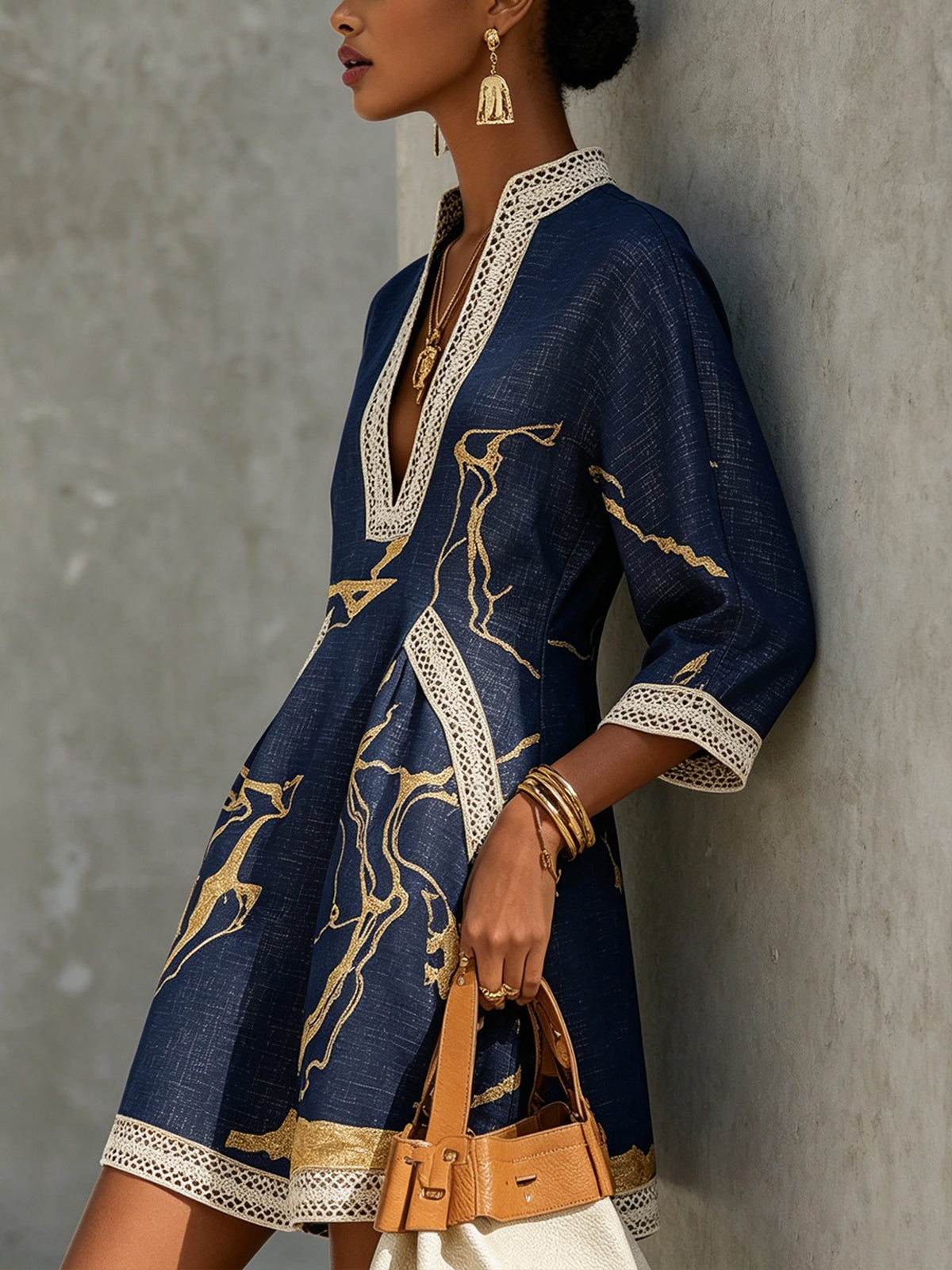 Cosetta | Mini Abito in Pizzo Crochet Blu Navy a Motivi Dorati e Scollo a V
