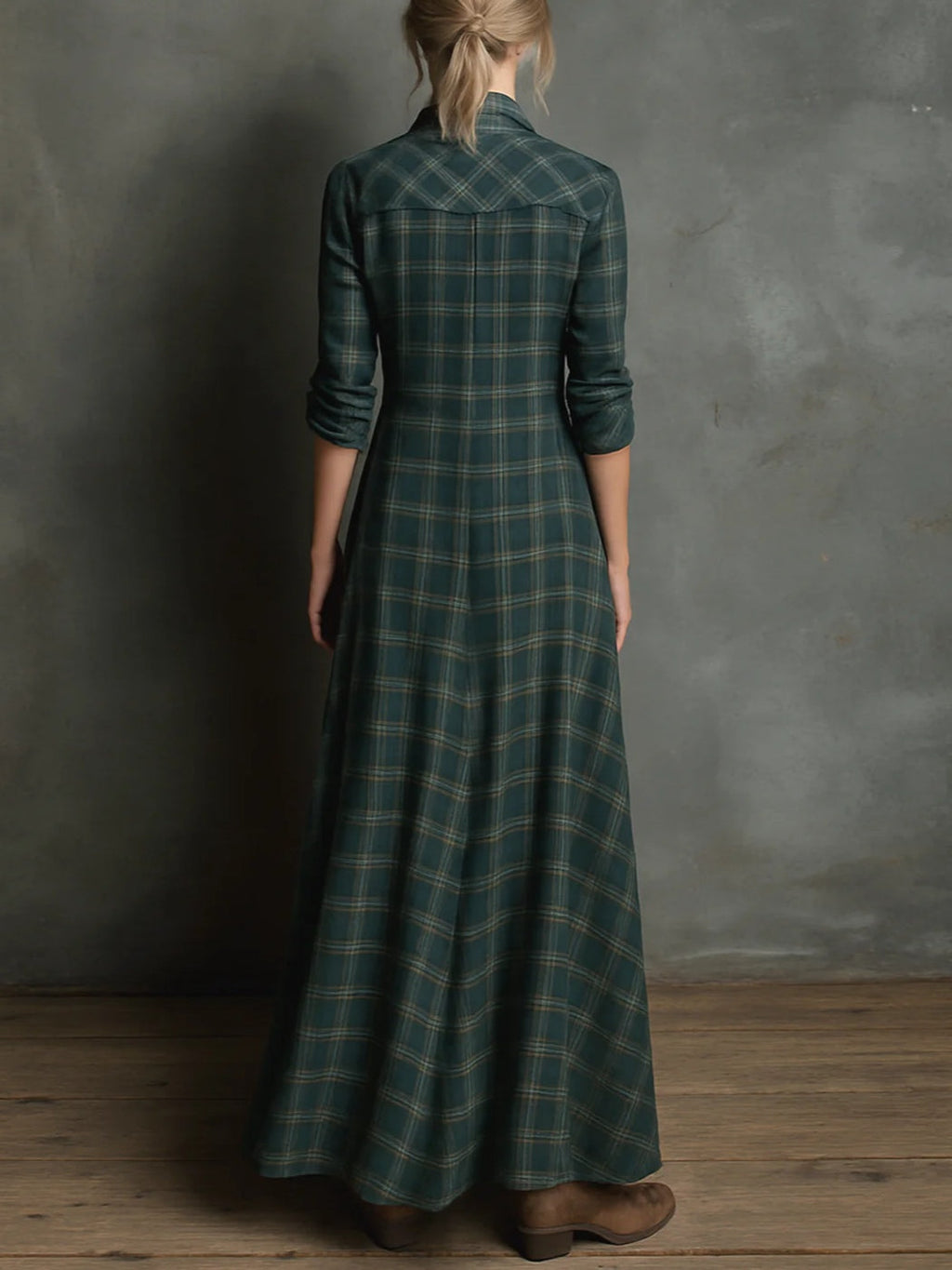 Lange jurk met groene geruite revers