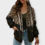 Mernelle™ - Maglione in pile rosso con design leopardato
