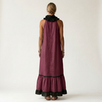 Emilia | Abito Maxi Senza Maniche con Scollo a Balze e Bordo a Contrasto