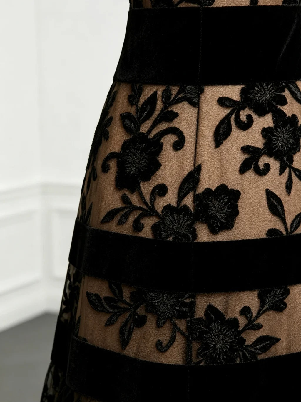 Odette | Abito Midi in Tulle Ricamato Floreale