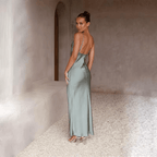 Tanja™ | Tijdloze Satijnen Jurk ha incontrato Open Rug in Elegant Ontwerp