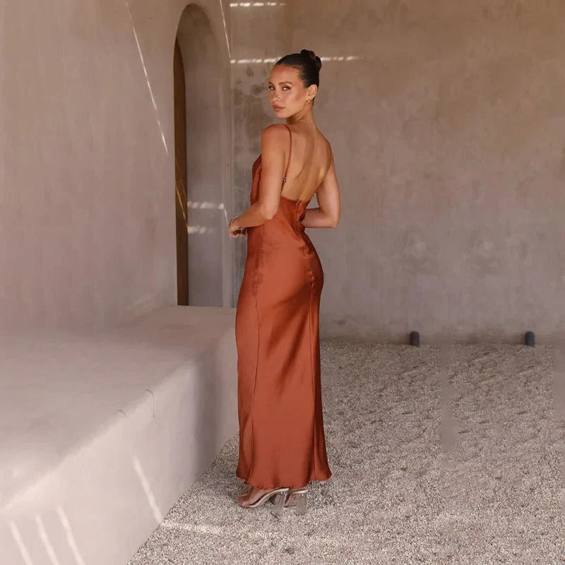Tanja™ | Tijdloze Satijnen Jurk ha incontrato Open Rug in Elegant Ontwerp
